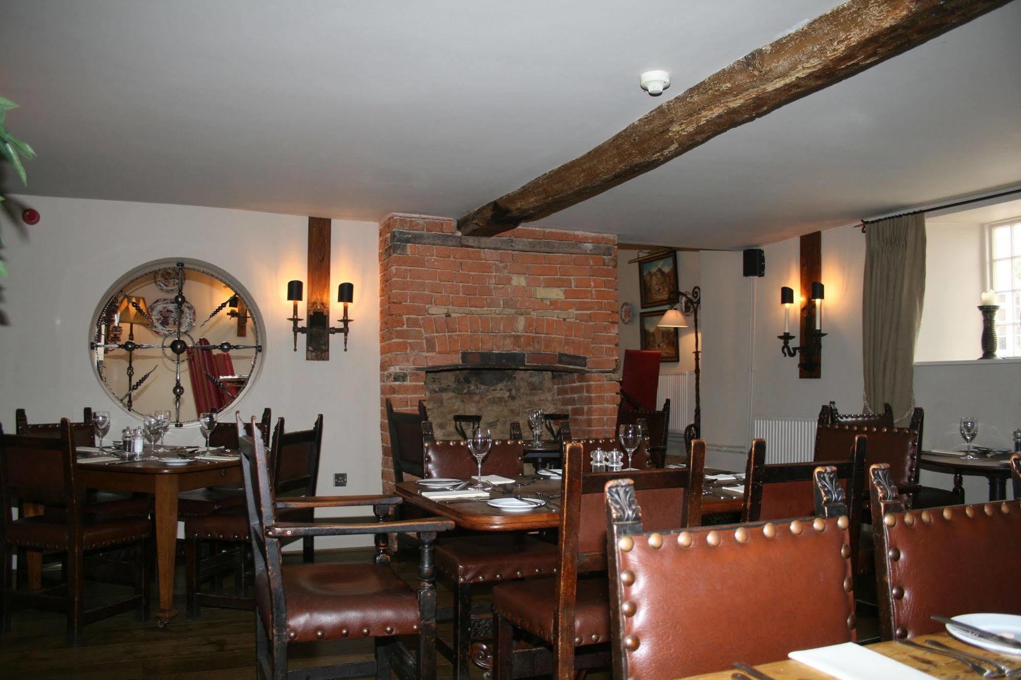 Queens Head Inn Nassington ภายนอก รูปภาพ