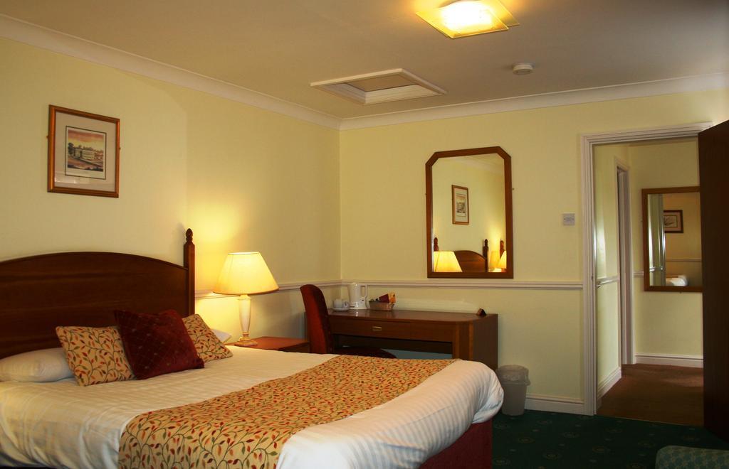 Queens Head Inn Nassington ภายนอก รูปภาพ